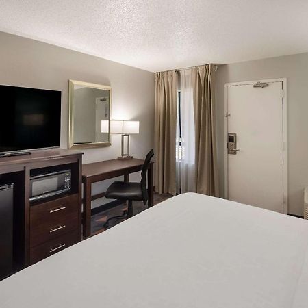 Clarion Pointe Indianapolis Northeast Hotell Castleton Exteriör bild