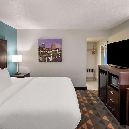 Clarion Pointe Indianapolis Northeast Hotell Castleton Exteriör bild