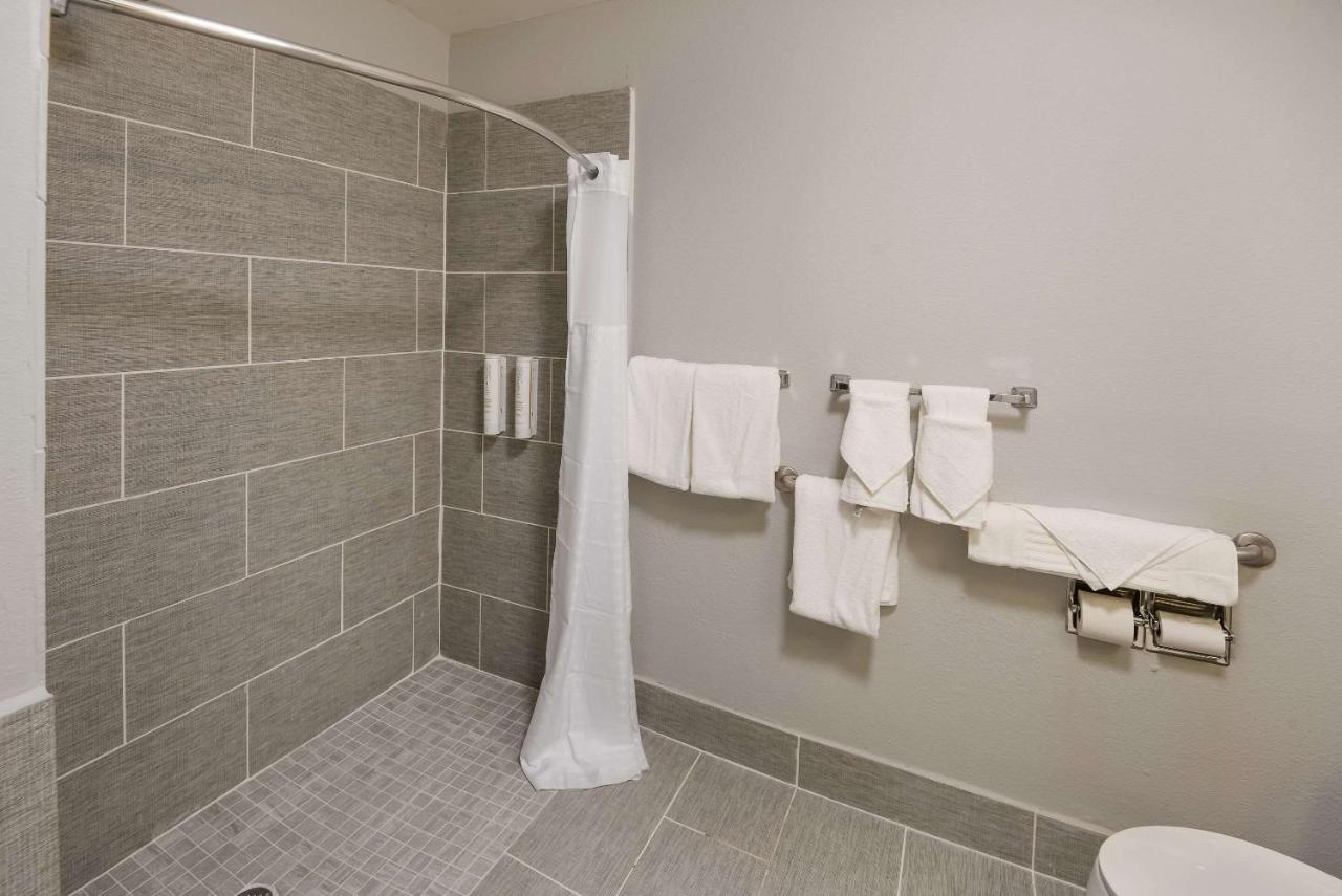 Clarion Pointe Indianapolis Northeast Hotell Castleton Exteriör bild