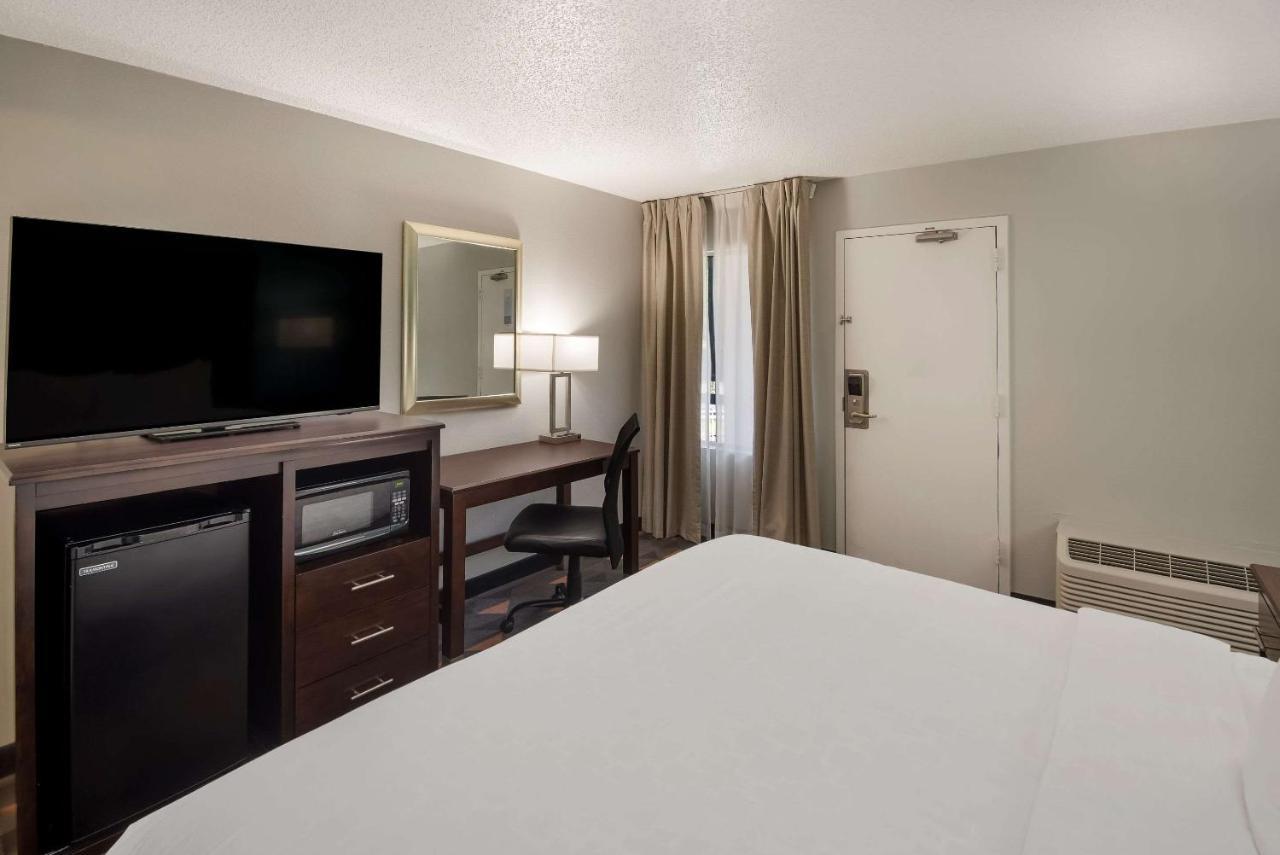 Clarion Pointe Indianapolis Northeast Hotell Castleton Exteriör bild