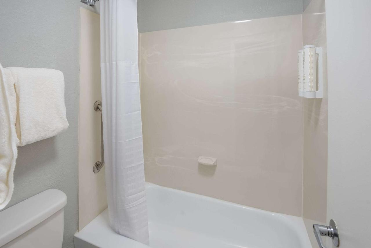 Clarion Pointe Indianapolis Northeast Hotell Castleton Exteriör bild