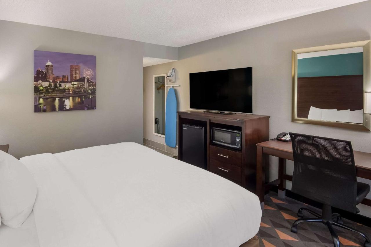 Clarion Pointe Indianapolis Northeast Hotell Castleton Exteriör bild