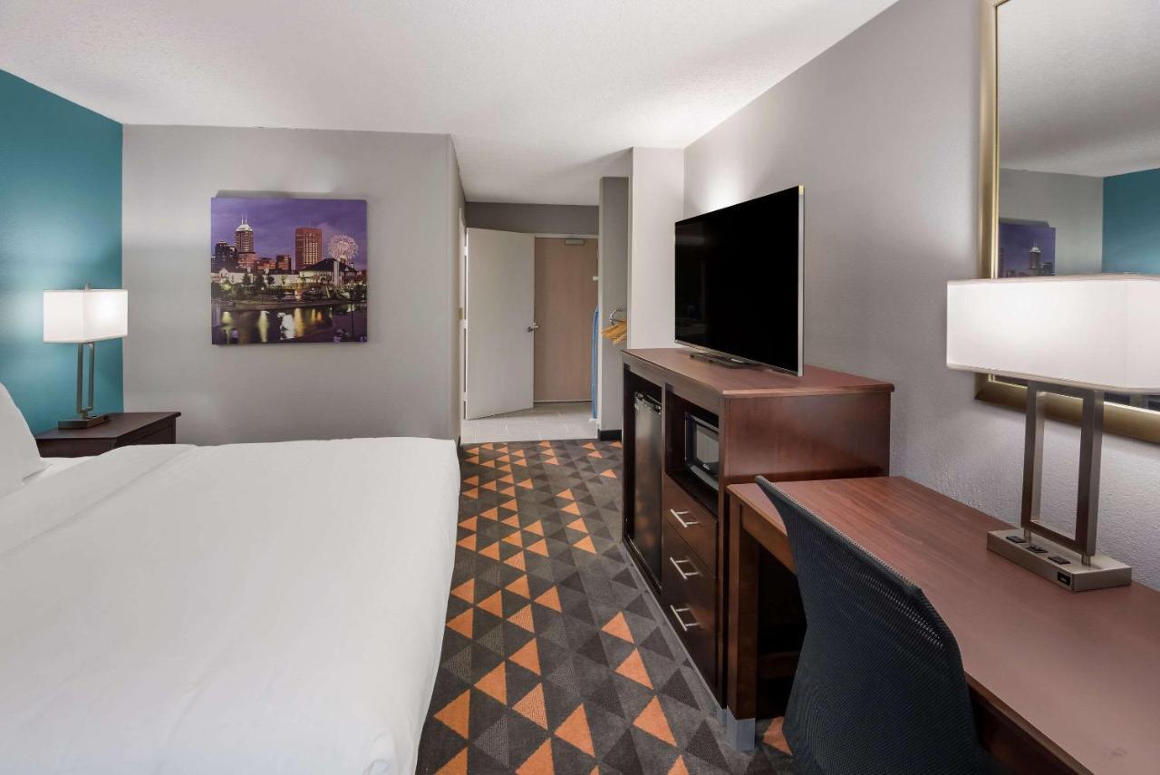 Clarion Pointe Indianapolis Northeast Hotell Castleton Exteriör bild