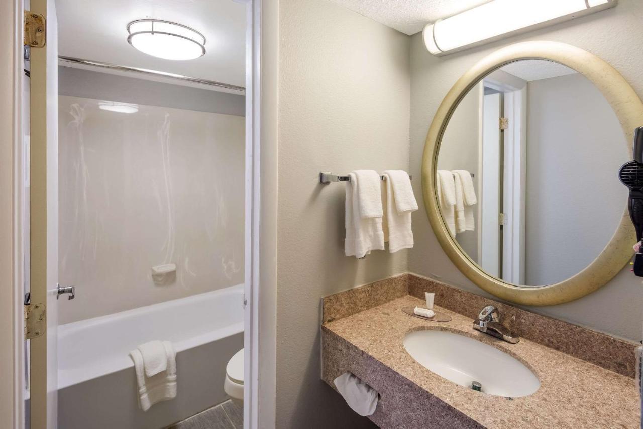 Clarion Pointe Indianapolis Northeast Hotell Castleton Exteriör bild