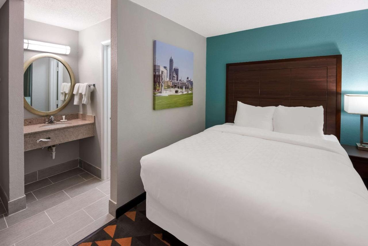 Clarion Pointe Indianapolis Northeast Hotell Castleton Exteriör bild